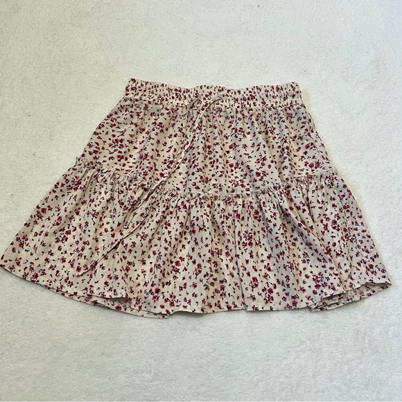 Princess Polly Floral Ruffle Tiered Mini Skirt - Size 4 (26") - Picture 2 of 11